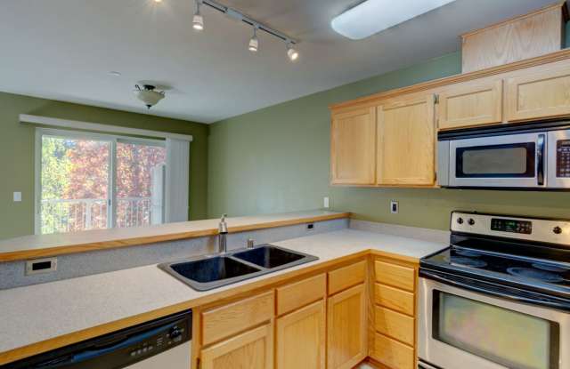 2 Bed 2 Bath Condo Gallery 4