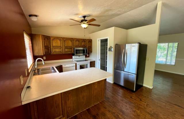 Great 4 Bed/3 Bath home in Layton photos photos