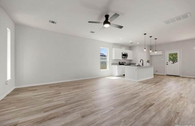 8 DONNA CT Gallery 4