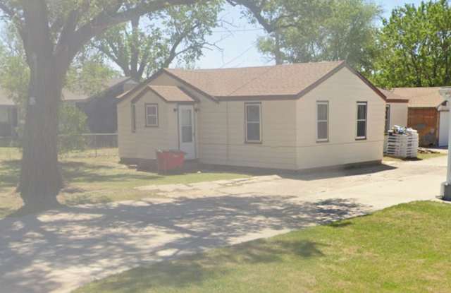 3 Bedroom, 1 Bathroom House with Detached Double Garage Gallery 1