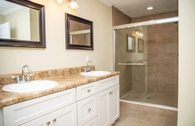 2 Bedroom/ 2 Bathroom Rental in HollyPond - lawn care included photos photos