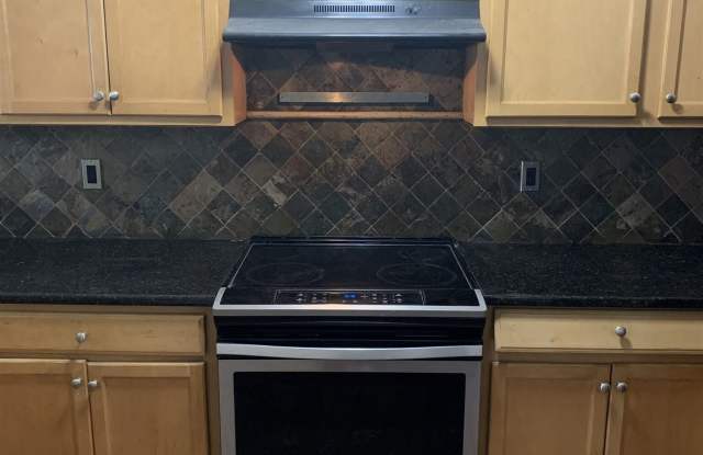 2805 Village Trc Gallery 4