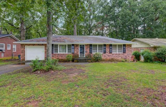 Newly Updated 3 Bedroom Home with Spacious Fenced Yard and Garage in Columbia! photos photos