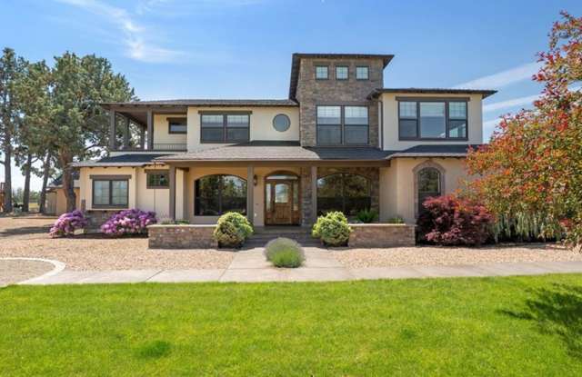 Tumalo Beauty Dream Home on 3.21 Acres! Gallery 1