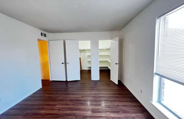 Location! Location! Location! Lovely 2-Story Townhouse Gallery 3