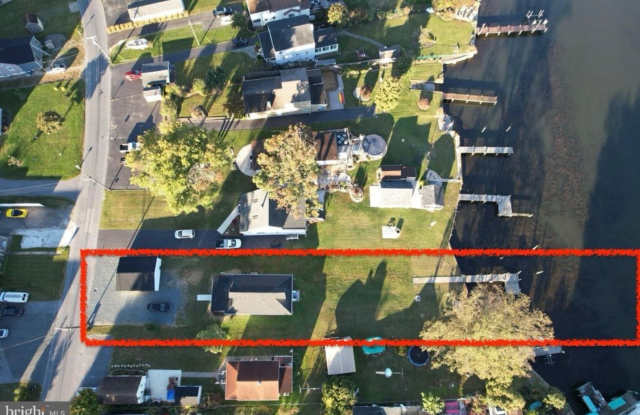 Two bedroom waterfront home in dundalk - 7652 Old Battle Grove Road, Dundalk, MD 21222