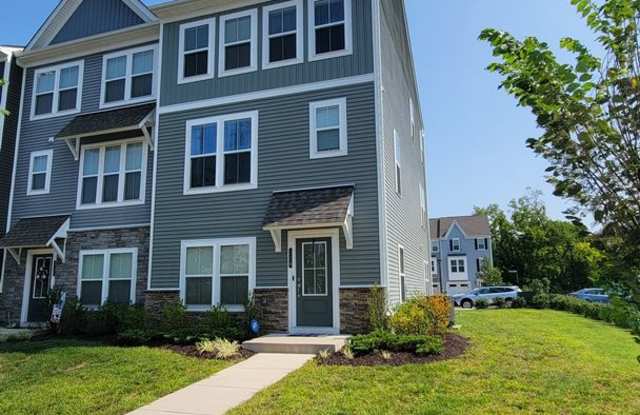 Williamsburg 4 Bed, 3.5Ba Townhome Gallery 2