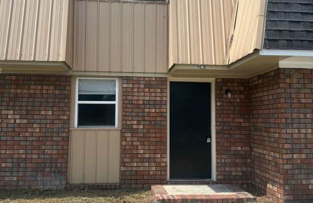 RATE DROP ALERT (was $1400/month) and SUMMER MOVE-IN SPECIAL: 50% OFF 1st MONTH'S RENT!** photos photos