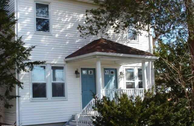 17 Pine Hill Avenue - 17 Pine Hill Avenue, Stamford, CT 06906