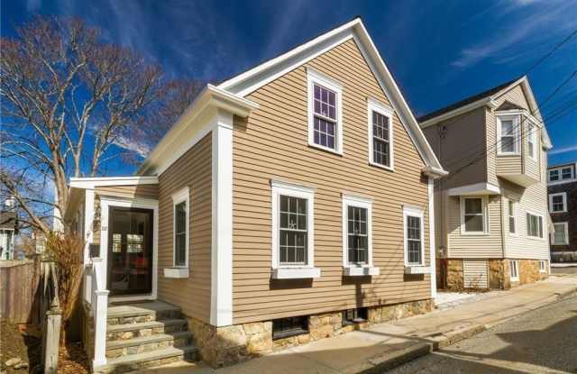 28 Extension Street - 28 Extension Street, Newport, RI 02840