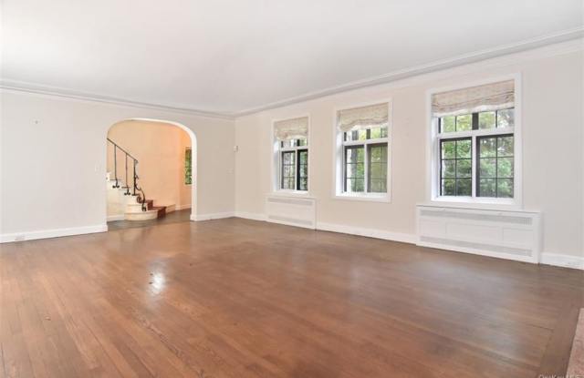 207 Wellington Avenue Gallery 3