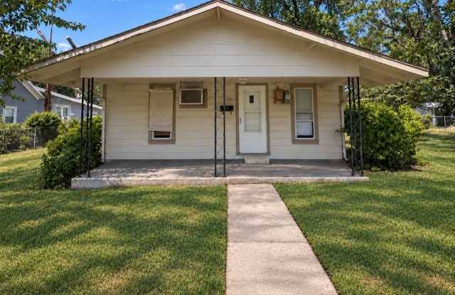 Cute 2 Bed/1 Bath Home Near I44! photos photos