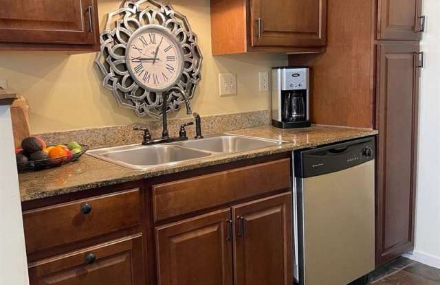 Updated Top-Floor 2 Bedroom Condo with Fireplace, Vaulted Ceilings Located in Fairfield photos photos