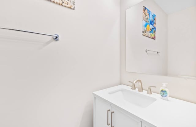 Room in 3 Bedroom Home at Kings Mountain St photos photos