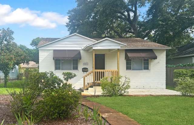 Well-Maintained Charming 2/1 Home with In-Law Studio and Modern Conveniences Gallery 1