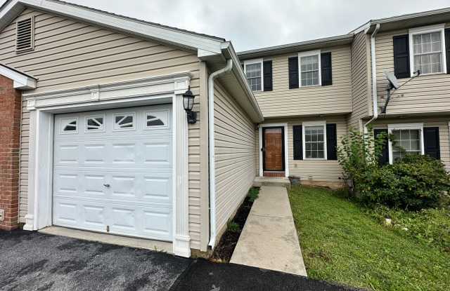 Welcome Home to 206 Lighthouse Drive! Gallery 1