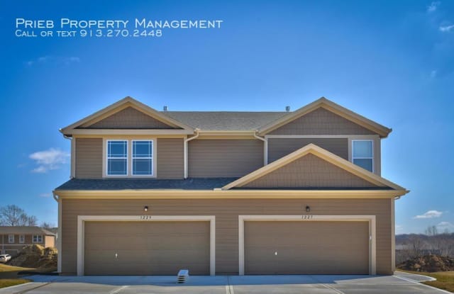 1236 Budd Cir - 1236 Budd Circle, Kansas City, KS 66109