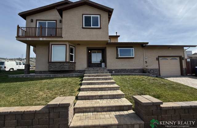 Beautifully Remodeled 4 Bed Home with Loft + Prime Location photos photos