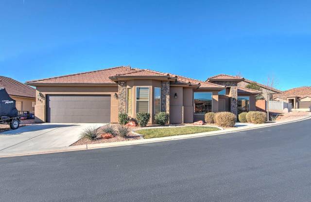 Beautiful Home in Red Cliffs - Small Dogs Allowed! - 2031 East Colorado Drive, St. George, UT 84770
