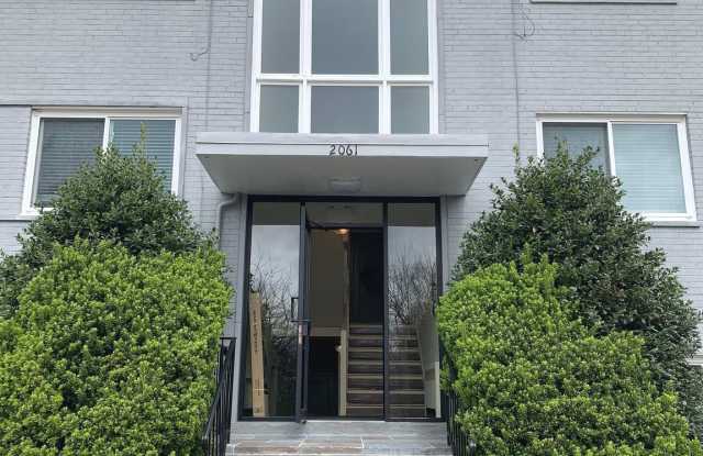 2061 N WOODSTOCK STREET Gallery 2