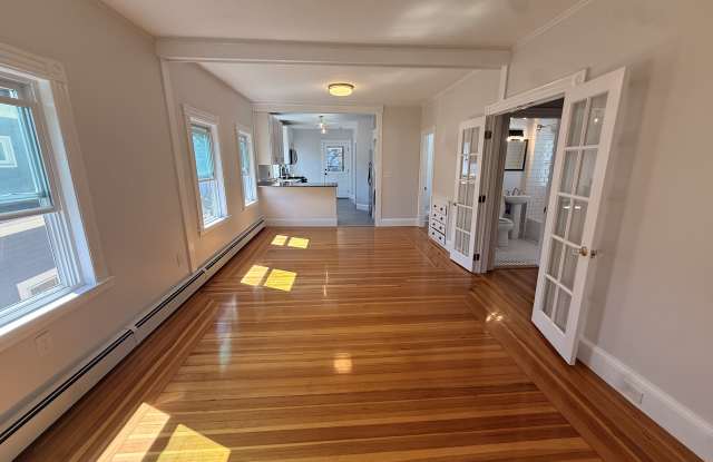308 Washington Street Gallery 4