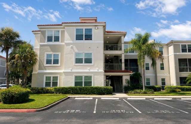 3-bedroom + den, 2-bath condo at The Tides at Pelican Landing Gallery 1