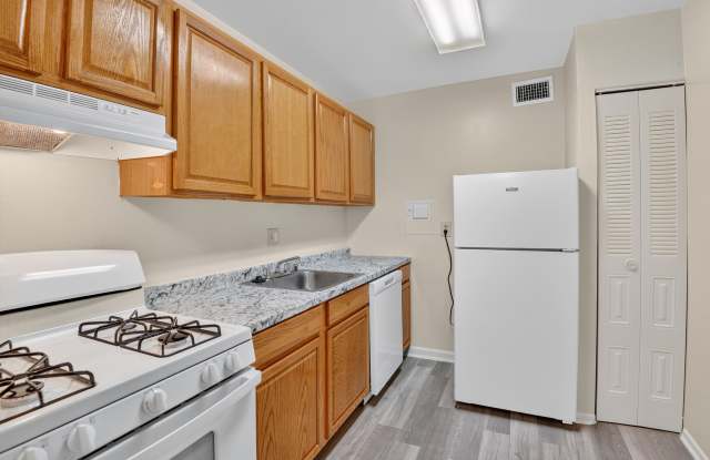 Pinebrook Apartments Gallery 2