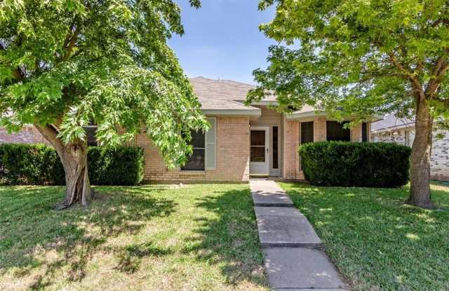 845 Applewood Drive - 845 Applewood Drive, Cedar Hill, TX 75104