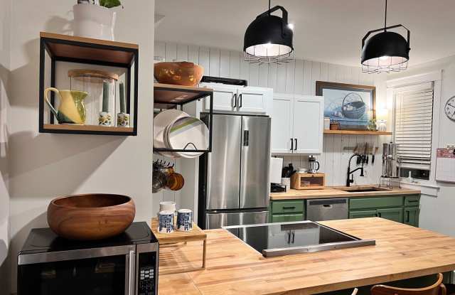 Charming Reynolds Ave Rental – Spacious Yard, Stylish Kitchen, Great Location - 541 Reynolds Avenue, Lancaster, PA 17602