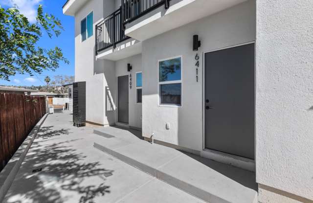 Modern 3 Bed / 3 Bath Townhome with In-Unit Laundry and Shared Backyard Retreat Gallery 3