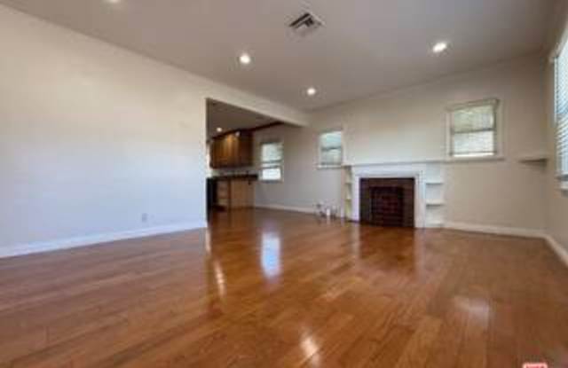 831 North Mariposa Street Gallery 1