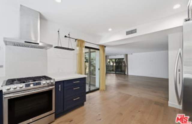 393 Huntley Drive Gallery 4