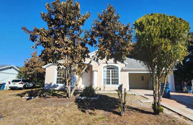 1807 Edith Street NE photos photos