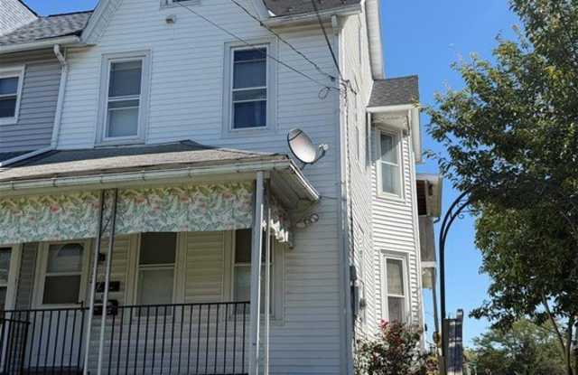 112 N Whitfield Street Gallery 1