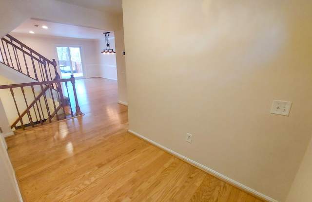 3BR Townhouse in Dumont Oaks Community of Silver Spring,MD - Available early December Gallery 4