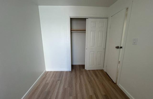 681 Rhinelander Ave Gallery 4