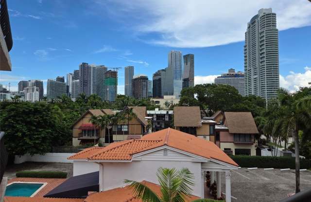 1918 Brickell Ave photos photos