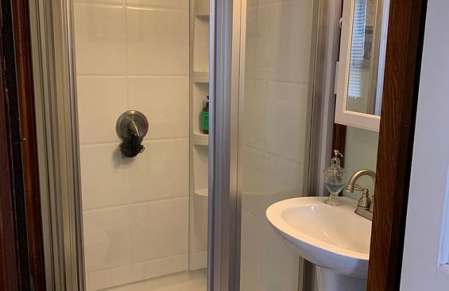 1062 W 9th St - 1062 West 9th Street, Erie, PA 16502