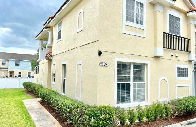 Exceptional end-unit 4Bedrooms / 3.5Bath townhome minutes from Disney Parks! Gallery 3