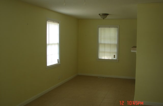 Comfy 3/1 Home in Marianna near Wynn Street Park Gallery 3