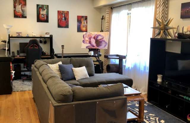 2539 West Iowa Street Gallery 3
