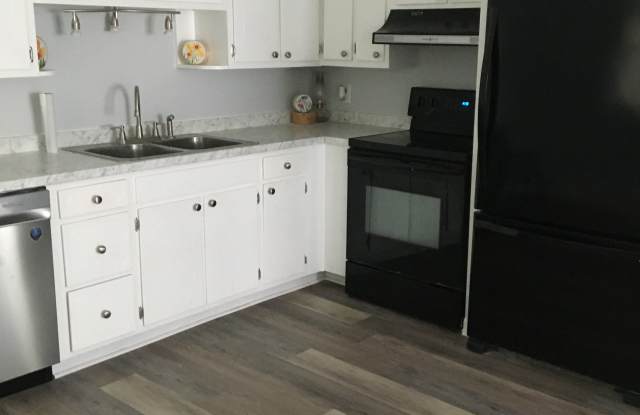 403 E Maple St - 403 East Maple Street, James City, NC 28560
