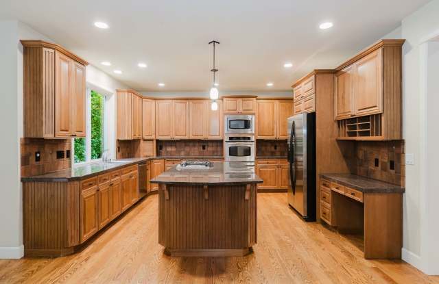Luxurious and Spacious Island Living Gallery 3