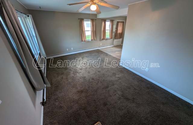Charming 3-Bedroom Ranch with Private Yard & Garage! Gallery 4