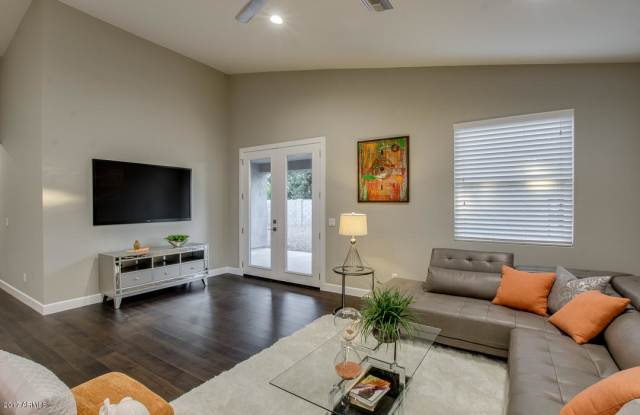 4202 N 18TH Place Gallery 3