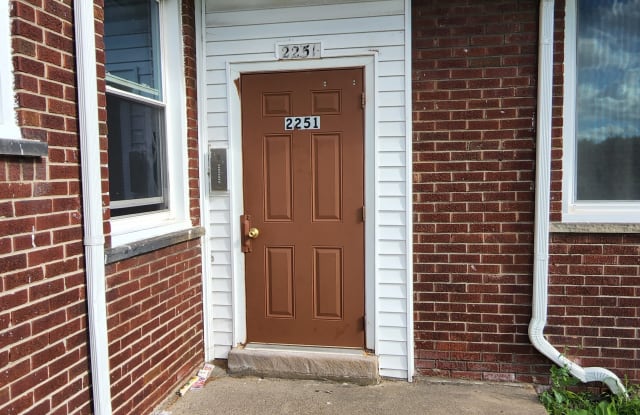2251 Webb 203 Gallery 3