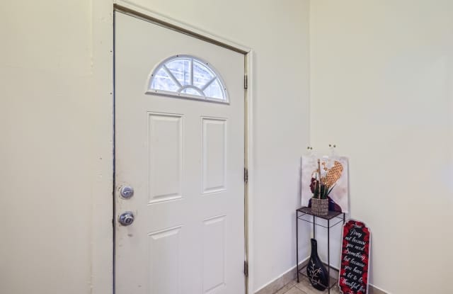 2921 W Flournoy Street Gallery 3