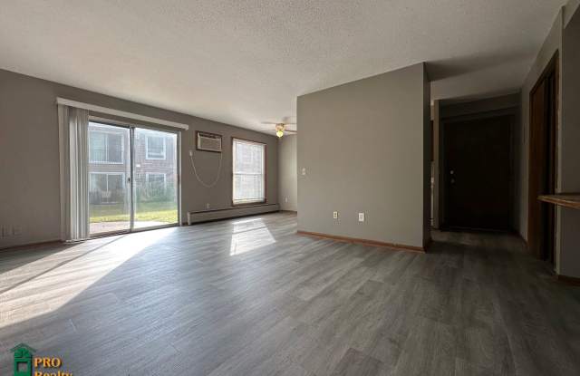 1 Bedroom Condo In Hopkins - 900 6th Street South, Hopkins, MN 55343