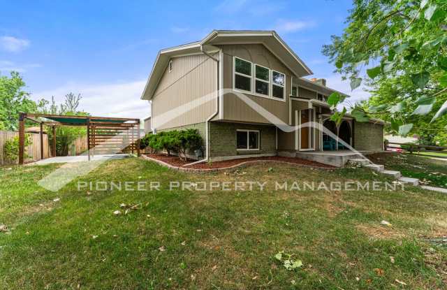 Spacious Home with 2 Car Garage and Central Air! Gallery 4