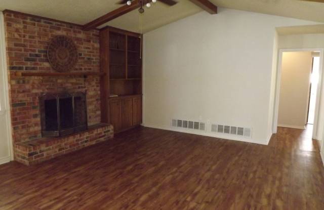 1114 Thomas Gallery 3
